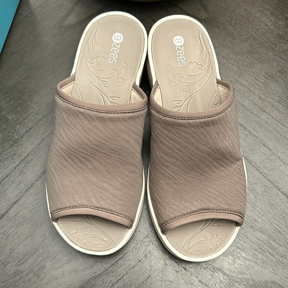 BZees Deluxe Slide Sandal (WIDE) - Picture 4 of 9